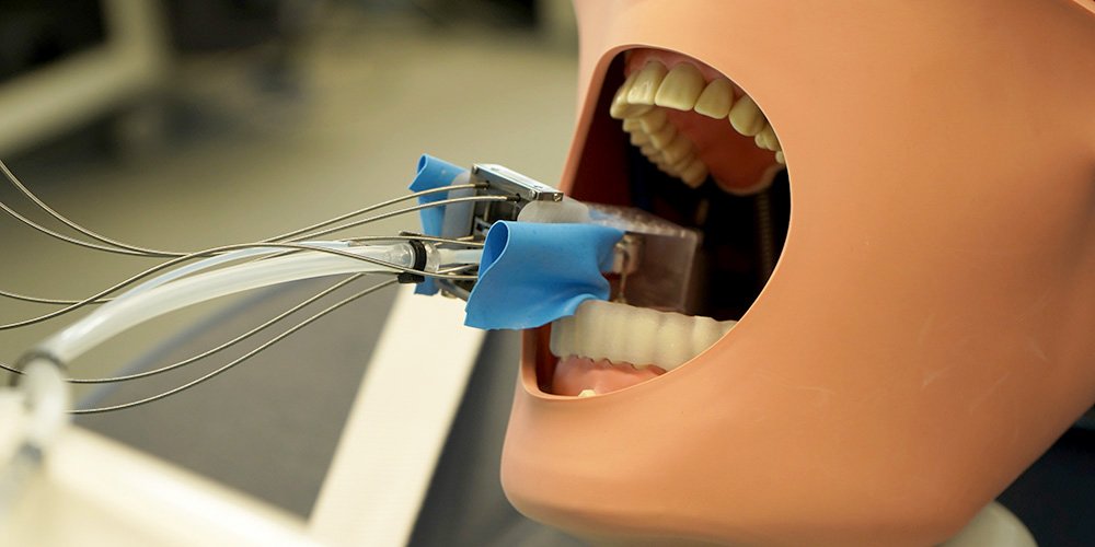 A mini robot to simplify dental treatment